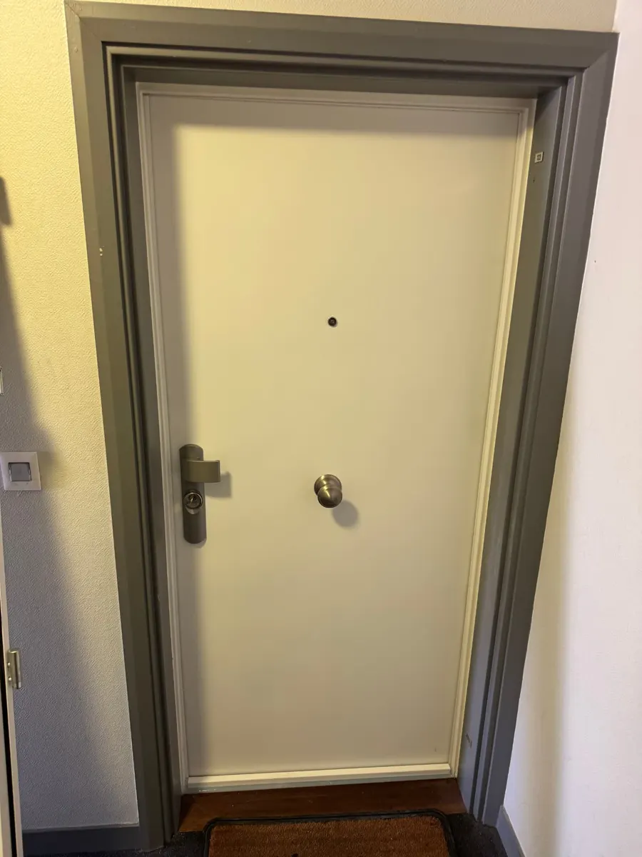 Bloc-porte installé, face côté palier