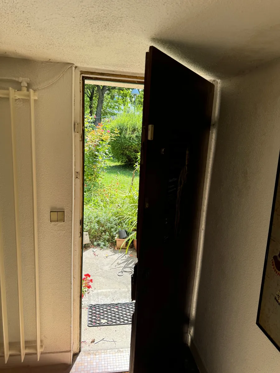Ancienne porte vue de l'intérieur avant intervention